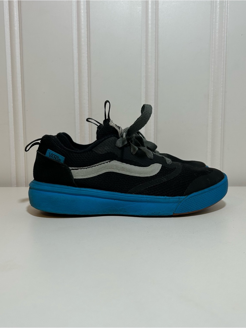 Vans ultrarange Kids Black grey & Blue Low-Top Skate Shoe